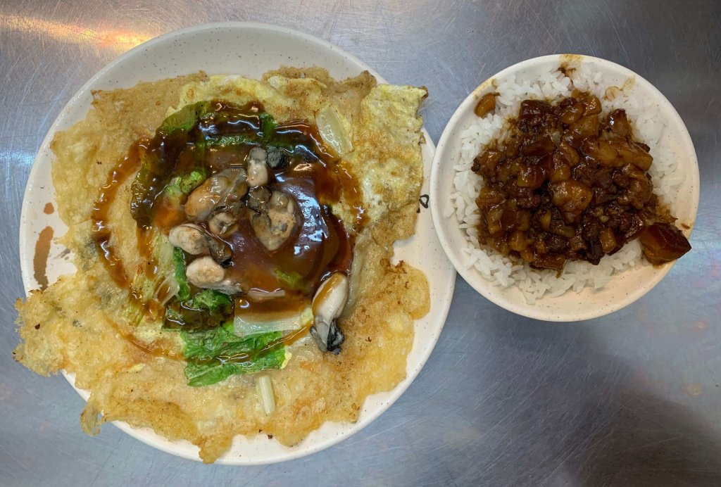 Oyster omelette and braised pork rice at Fengjia Night Market