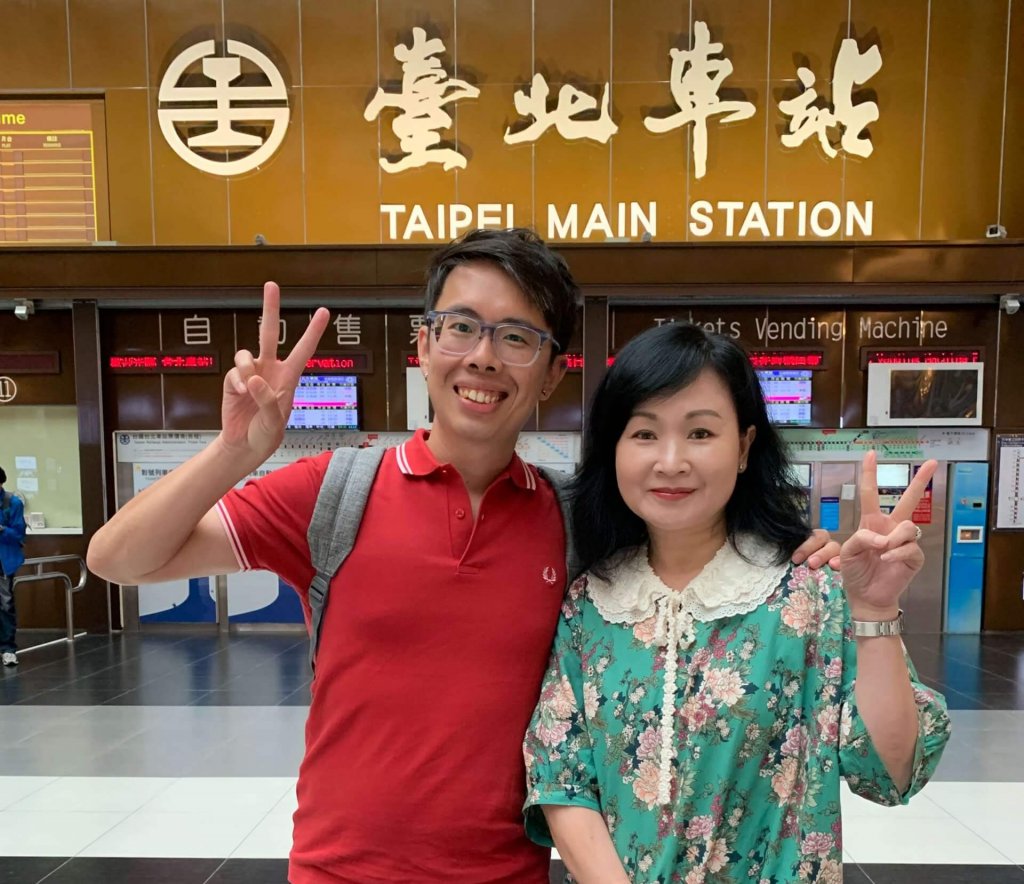 With the BFF mama at Taipei Main Station